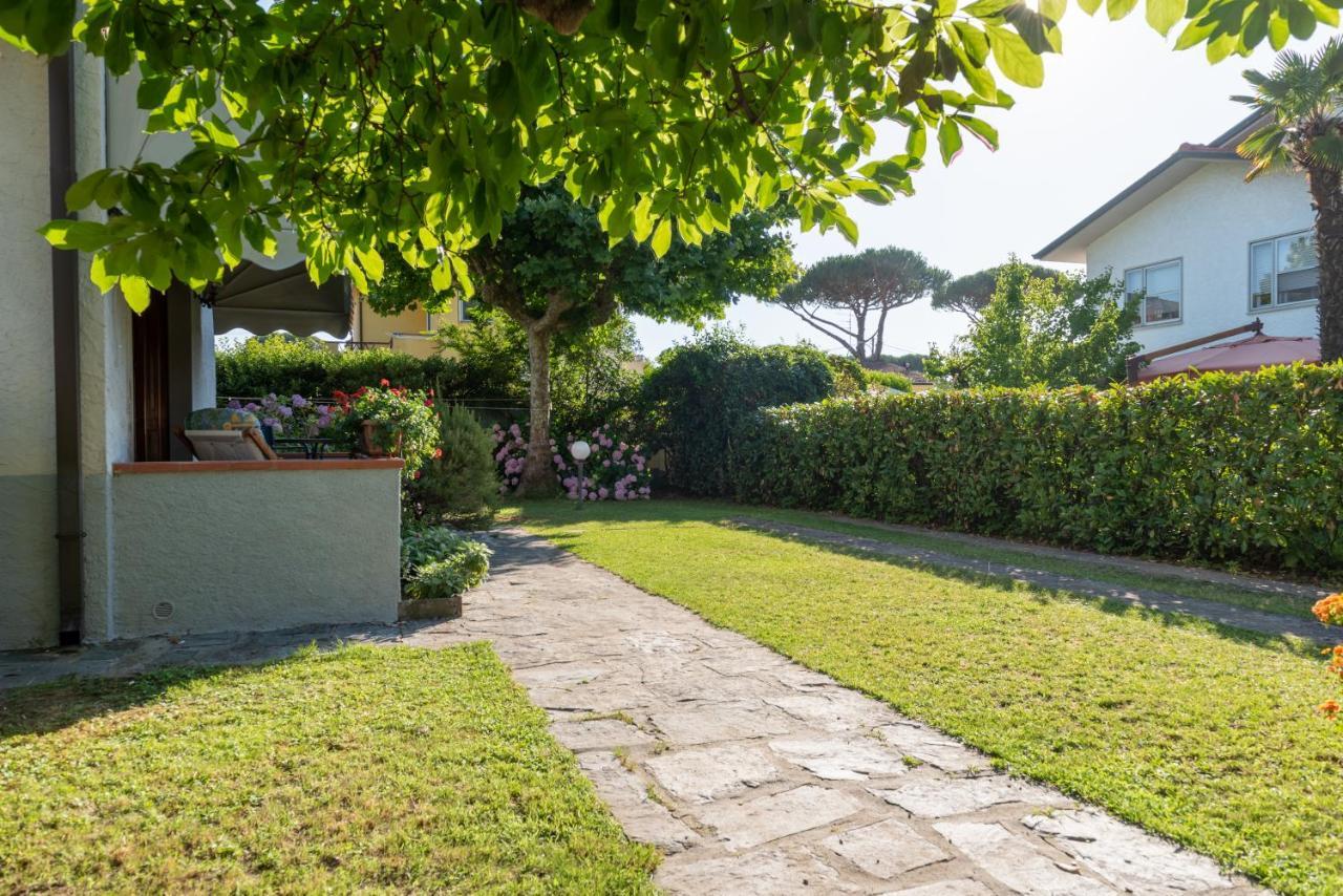 Apartment Holiday Versilia Camaiore Bagian luar foto