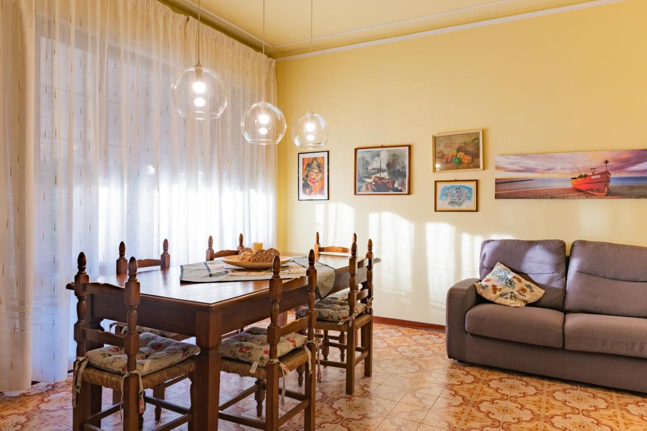 Apartment Holiday Versilia Camaiore Bagian luar foto