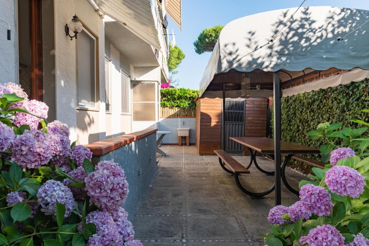 Apartment Holiday Versilia Camaiore Bagian luar foto