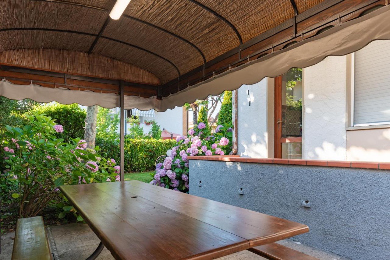 Apartment Holiday Versilia Camaiore Bagian luar foto