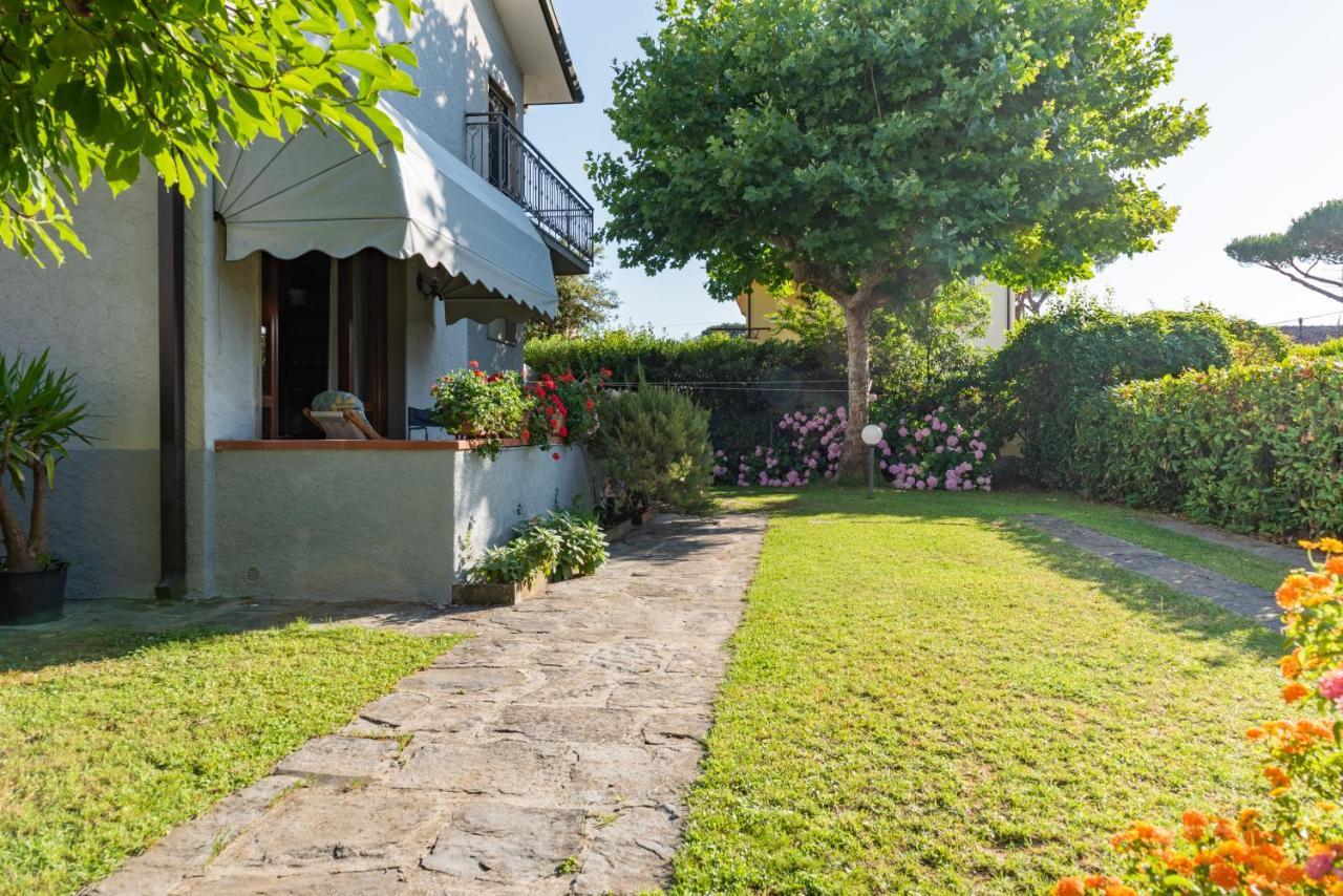 Apartment Holiday Versilia Camaiore Bagian luar foto