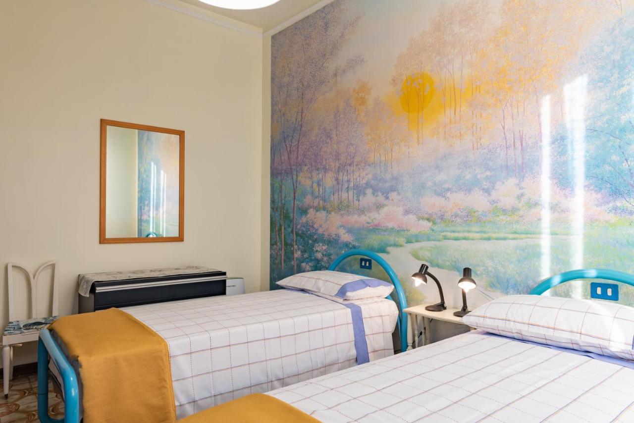 Apartment Holiday Versilia Camaiore Bagian luar foto